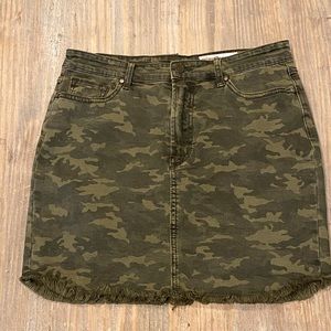 WISH LIST/ jeans camo denim skirt
